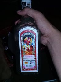 Hobi Minum Semasa Hidup Pria Ini Makamnya Bentuk Botol  Gin