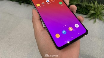 Layar Z5 Pro berukuran 6,39 inch. Foto: Sina Mobile