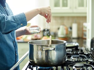Dikritik Masakannya Kurang Garam, Wanita Ini Tega Bunuh Suaminya Sendiri