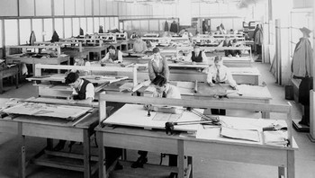 Kini perancang lebih banyak mengkik mouse dan keyboard saat merancang. Foto: Bored Panda