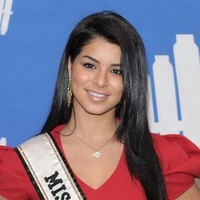 Keputusan Rima tersebut membuat banyak penggemar muslimnya yang kecewa. Tak sedikit yang menghujatnya, bahkan sampai saat ini sejumlah komentar netizen di Instagramnya masih nyinyir dengan keputusannya pindah keyakinan. Foto: Getty Images