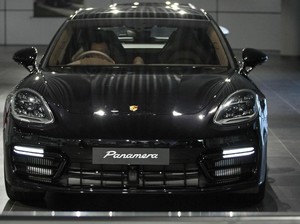 Porsche Panamera 4S Sport Tourismo Mendarat di Jakarta