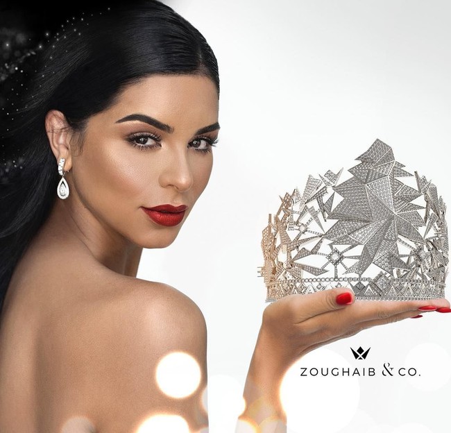 Di 2010, Rima pernah mengatakan bahwa dia datang dari keluarga yang beraneka ragam etnis dan keyakinan. Rima bahkan mengaku keluarganya membeli pohon Natal setiap perayaannya. Tapi tentu saja kita merayakan hari-hari besar Islam, ucap Rima kepada Huffington Post.  Foto: Instagram (@rimafakih)