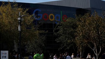 Salah satu bangunan utama di kantor pusat Google tak luput dari aksi demo. Foto: Reuters