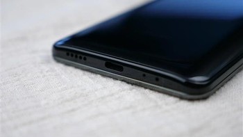 Ada dua opsi ruang penyimpanannya, yakni 64 GB Dan 128 GB. Foto: Sina Mobile