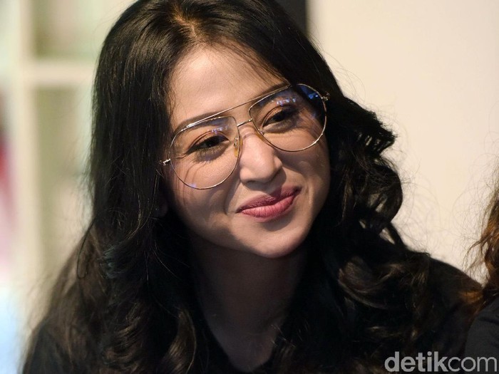 Dewi Perssik saat ditemui di kawasan Cikini.