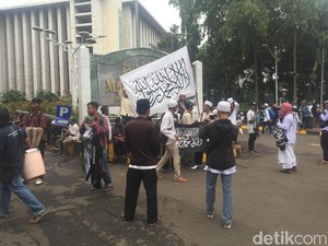 Massa Aksi Bela Tauhid 211 Mulai Datangi Masjid Istiqlal