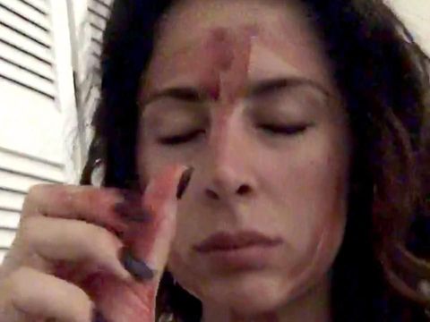 wanita melakukan hal gila pada darah haid