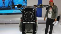 Perubahan ekstrim neo scrambler ada pada perubahan rangka. Selain itu juga ada custom set fairing, upside down dan beberapa aksesoris pemanis lain untuk menunjang tampilan Neo Scrambler Bandit ini, terang Banggas. Foto: Agung Pambudhy