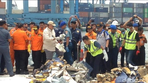 Basarnas Serahkan Puing Pesawat Lion Air ke KNKT