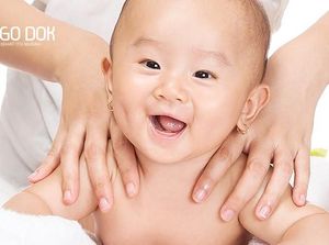 7 Langkah Memijat Bayi dengan Tepat