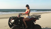 Kerap kali ia juga berwisata ke pantai, gunung, hutan dan naik atraksi ekstrem (isabelamoner/instagram)