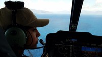 Tidak mainstream, Isabela juga pernah menjelajahi naik helikopter (isabelamoner/instagram)