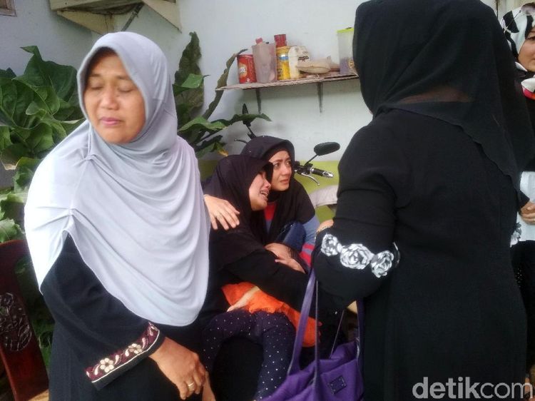 Kesedihan sang Istri Jelang Pemakaman George Mustafa Taka