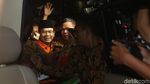Rompi Oranye untuk Wakil Ketua DPR Taufik Kurniawan