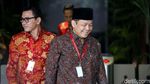 Jeda Salat Jumat, Taufik Kurniawan Lambaikan Tangan