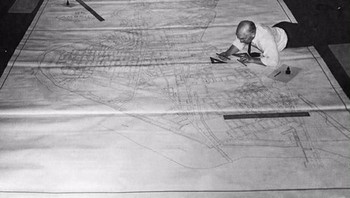 Tidak perlu sambil berbaring di atas kertas rancangan seperti ini. Foto: Bored Panda