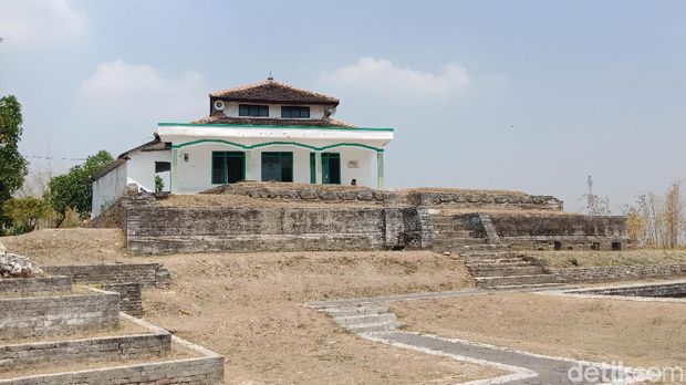 Giri Kedaton di gresik
