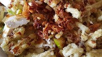 Selain kerupuk kanji, banyak orang suka kerupuk mie yang diremas jadi topping nasi lengko yang sedap. Foto: Instagram @lieming88