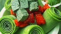 Segerrr! Yang ini kreasi es krim matcha dengan topping buah. Karena digulung, bentuknya makin cantik ya? Foto: Instagram @goodmatchamorning