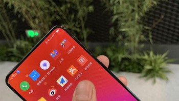 Untuk sliding, cukup geser bagian layar ke bawah. Foto: Sina Mobile