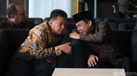 Taufik menunggu di lobi KPK.