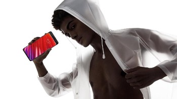 Urusan dapur pacunya diserahkan pads professor Snapdragon 710 dengan RAM 6 GB.  Foto: Sina Mobile