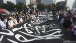 Potret Aksi 211: Kibaran Bendera Tauhid di Depan Istana