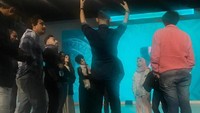 Gladi resik melibatkan semua aspek untuk penentuan part dan blocking di atas panggung. Foto: dok. Fatin