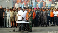 Jokowi meminta seluruh jajaran di lapangan terus bekerja keras menemukan yang belum diketemukan. Apalagi, pencarian juga menggunakan alat yang modern.