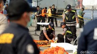 Kepala Urusan Tim DVI Polda Metro Jaya Iptu Agus menyampaikan di hari kelima pencarian ini, potongan tubuh yang ditemukan cukup besar dibandingkan sebelumnya. 