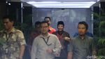 Jeda Salat Jumat, Taufik Kurniawan Lambaikan Tangan