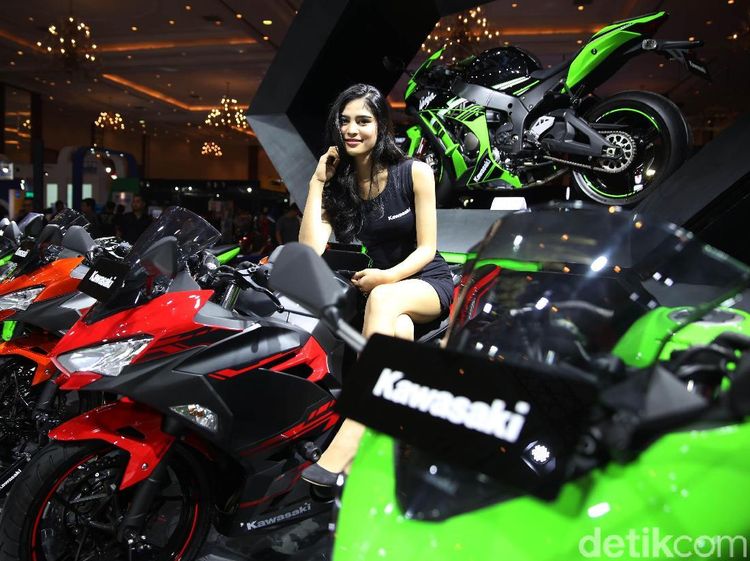 Gadis Cantik Geng Hijau Kawasaki
