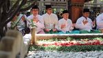 Kala Prabowo-Sandi Bersarung Hijau