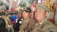 Toko Meiny, toko kelontong China dan Toko Amuei, ke-3  toko ini menjual produk China beralamat di Jalan Raya Sesetan. Ketiga usaha ini tidak memiliki izin apapun, terang Sudarsana.