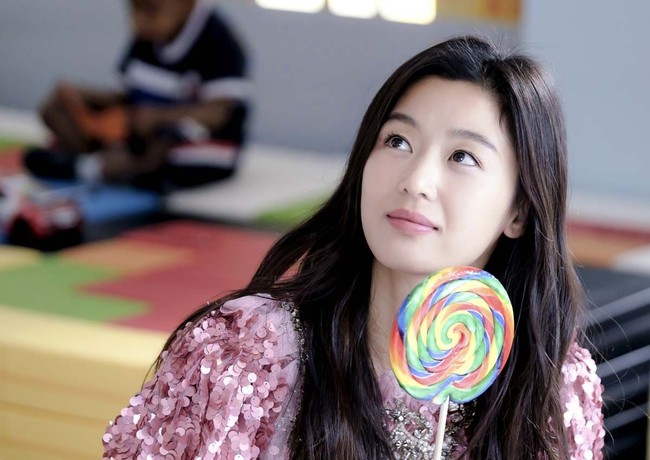 10. Jun Ji HyunMeski tidak tampil di drama atau film tahun ini, Jun Ji Hyun tetap menjadi salah satu artis paling disukai di 2020. Jun Ji Hyun yang sering dianggap sebagai aktris tercantik Korea ini dikenal lewat drakor My Love from the Star.Foto: Instagram only_giannajun