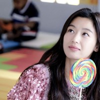 Artis Korea lain yang juga masuk dalam daftar 10 besar adalah Jun Ji Hyun. Aktris yang sering disebuat sebagai wanita tercantik Korea ini memang punya kecantikan klasik. Foto: Instagram only_giannajun