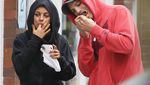 Tetap Memikat Di Usia 40, Ini Pose Ashton Kutcher Saat Asyik Makan
