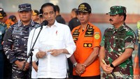 Jokowi mengucapkan terima kasih kepada tim gabungan yang menangani jatuhnya pesawat Lion Air PK-LQP di perairan Karawang, Jawa Barat.