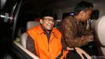 Rompi Oranye untuk Wakil Ketua DPR Taufik Kurniawan