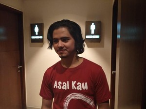 Gondrong, Aliando Syarief Bikin Pangling