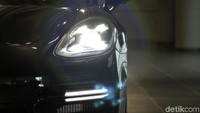 Mobil ini menggendong mesin V6 Twin Turbocharged berkubikasi 2900 cc.