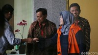 KPK kembali memeriksa Neneng Hassanah sebagai tersangka terkait kasus suap perizinan proyek pembangunan Meikarta di Kabupaten Bekasi, Jawa Barat.