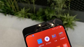 Sebagai gantinya diusung konsep slider. Foto: Sina Mobile