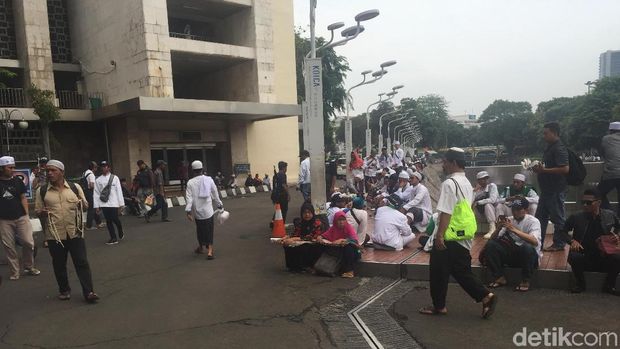 Massa Aksi Bela Tauhid 211 Mulai Datangi Masjid Istiqlal