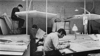 Para perancang hanya membutuhkan sebuah komputer.  Foto: Bored Panda