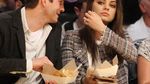 Tetap Memikat Di Usia 40, Ini Pose Ashton Kutcher Saat Asyik Makan