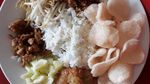 Hari Jumat Enaknya Jajan Nasi Lengko yang Murah Meriah
