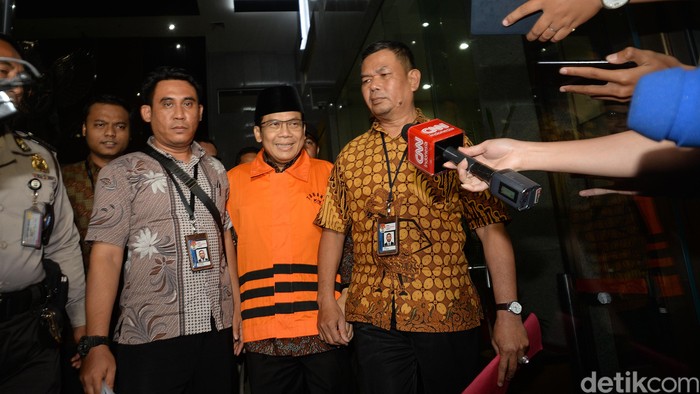 KPK Telusuri Sumber Duit Suap untuk Taufik Kurniawan