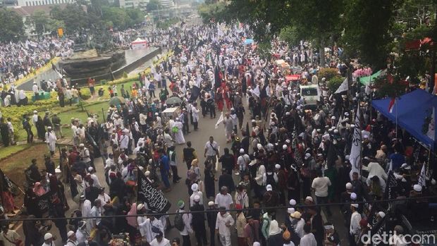 Massa Aksi Bela Tauhid 211 Baca Alfatihah untuk Korban Lion Air
